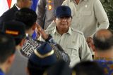 Presiden Prabowo Subianto (dua kanan) menghadiri peresmian SMA Taruna Nusantara Kampus Malang, Jawa Timur, Selasa (13/1/2026). Dalam sambutannya, Presiden Prabowo juga menyampaikan rencana pengembangan SMA Taruna Nusantara di beberapa wilayah di Indonesia sebagai upaya menyiapkan generasi muda berkarakter kuat, berwawasan kebangsaan, dan mendukung terwujudnya Indonesia Emas 2045. Antara Jatim/Ari Bowo Sucipto