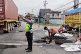 Polres Kudus atur lalu lintas untuk mendukung perbaikan jalan pascabanjir