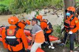 Tim SAR evakuasi remaja tewas tenggelam di Kali Terate Cilegon