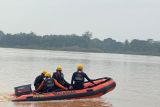 Tim SAR Jambi perluas areal pencarian wanita terjun dari jembatan ke sungai