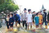 Kapolda Kalsel pastikan dapur lapangan sampai banjir di Kabupaten Banjar teratasi