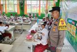 Polisi kawal distribusi MBG untuk ribuan siswa di Samarinda
