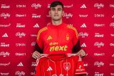 Nottingham Forest resmi datangkan Lorenzo Lucca