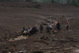 Tim gabungan cari korban banjir dan longsor di Cisarua Bandung Barat