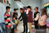 Anggota Fraksi PDIP DPRD Kulon Progo kunjungi siswa korban dugaan keracunan MBG