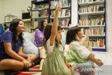 Sesi mendongeng dua bahasa di IFI Yogyakarta diminati anak-anak dan remaja