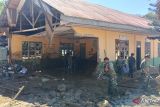 TNI AD kerahkan personel bersihkan sekolah dari lumpur di Aceh