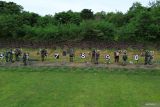 Foto udara sejumlah prajurit Korps Marinir TNI-AL memeriksa hasil sasaran saat lomba menembak dengan senapan serbu di lapangan tembak Internasional FX. Soepramono Bhumi Marinir Karangpilang, Surabaya, Jawa Timur, Rabu (28/1/2026). Lomba menembak yang diikuti Yonif 1 Marinir, Yonif 3 Marinir, dan Yonif 5 Marinir tersebut dalam rangka HUT ke-63 Brigif 2 Marinir dengan tujuan meningkatkan profesionalisme prajurit Marinir dalam menghadapi tantangan ke depan sehingga menjadi prajurit yang loyal, profesional dan militan. ANTARA Jatim/Umarul Faruq/mas.