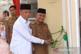Wawako Solok Serahkan Bantuan Bedah Rumah Baznas