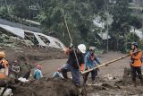 Tim SAR ebakuasi empat kantong jenazah longsor Cisarua