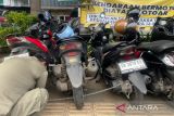 Pemkot Cirebon menerapkan sanksi tegas bagi kendaraan parkir di trotoar