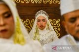 Pasangan disabilitas mengikuti nikah massal di Pendopo Kota Bandung, Jawa Barat, Rabu (11/2/2026). Pemerintah Kota Bandung bersama Yayasan Mimbar Hiburan dan Amal Bagi Dhuafa menggelar nikah massal bagi tujuh pasangan disabilitas yang digelar dalam rangka menyambut bulan suci Ramadhan. ANTARA FOTO/Raisan Al Farisi/agr