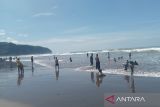 SAR Parangtritis mengingatkan wisatawan tak bermain air ke tengah pantai