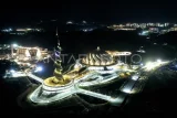 Foto udara suasana dari Masjid Negara Ibu Kota Nusantara (IKN) di Penajam Paser Utara, Kalimantan Timur, Selasa (17/2/2026). Menurut Kementerian Agama, Masjid Negara IKN dengan luas bangunan mencapai 76.647 meter persegi itu siap menggelar ibadah shalat Tarawih pertama awal Ramadhan 1447 Hijriah dengan menampung sebanyak 29.000 jamaah pada tahap pertama. Antara Kaltim/M Risyal Hidayat