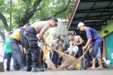 Ratusan personel gabungan bersihkan Pasar Wates dari sampah
