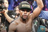 Floyd Mayweather mengumumkan kembali ke ring setelah 9 tahun pensiun