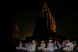 Ketika seribu cahaya dipa dan kumandang damaru warnai malam sakral di Candi Prambanan