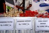 Sejumlah sembako dijual pada Pasar Murah Ramadhan di Kalibaru, Banyuwangi, Jawa Timur, Sabtu (28/2/2026). Pemerintah Provinsi Jawa Timur menggelar 110 titik pasar murah di berbagai kota/Kabupaten di Jawa Timur untuk menjaga daya beli masyarakat selama Bulan Ramadhan. ANTARA Jatim/Budi Candra Setya/mas.)