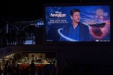 Shah Rukh Khan terlibat dalam atraksi kembang api Disney Adventure