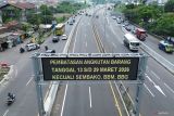 Foto udara kendaraan melaju di jalan kawasan Perbatasan Surabaya-Sidoarjo, Jawa Timur, Senin (9/3/2026). Pemerintah resmi memberlakukan kebijakan pembatasan operasional kendaraan angkutan barang selama periode mudik dan arus balik Idul Fitri 1447 Hijriah yang berlaku bagi truk besar di sejumlah ruas jalan tol maupun jalan nasional mulai Jumat (13/3) hingga Minggu (29/3). ANTARA Jatim/Umarul Faruq/mas.