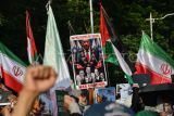 Pengunjuk rasa mengikuti aksi solidaritas terhadap Republik Islam Iran dan penghormatan bagi Ayatollah Ali Khamenei di kawasan Patung Kuda, Jakarta, Senin (9/3/2026). Aksi yang diikuti berbagai organisasi yang tergabung dalam Aliansi Nasional Anti Zionis tersebut digelar sebagai bentuk kecaman terhadap serangan militer AS dan Israel ke Iran. ANTARA FOTO/Ahmad Naufal Oktavian/dr/YU