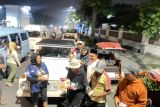 Komunitas VW Jatim bagikan 770 nasi bungkus dan sembako Ramadhan