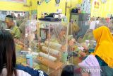 Masyarakat Kotimantusias membeli emas jelang Lebaran