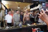 Menko Polkam bersama Wali Kota Pontianak ngopi di Asiang
