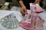 Rupiah melemah seiring pertemuan Xi dan Trump tak banyak bahas Iran