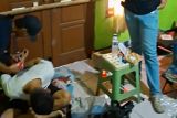 Polres Karawang lakukan penyitaan ribuan obat keras di sebuah rumah kontrakan