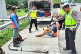 2  pekerja jalan tol JMKT  tewas ditabrak truk