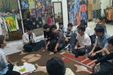 Perburuan tiket bimbel,  orang tua ikut ujian