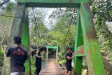 Brimob revitalisasi jembatan di Tapanuli Selatan permudah akses warga