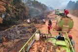 PT Mayawana Persada dan mitra padamkan titik api di zona penyangga