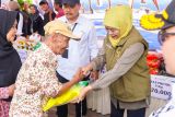Khofifah perkuat pengendalian inflasi Jatim lewat pasar murah ke-139