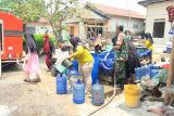 Kodim 0414/Belitung salurkan empat ton air bersih untuk warga Kampung Laut