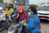 Dinkes Kota Sorong bagikan masker kepada warga