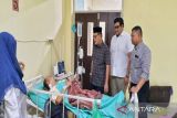Anggota DPRD Madina Fraksi Golkar besuk Binsar di RSUD Panyabungan