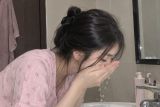 5 cara menjaga kelembapan kulit wajah menurut AAD, Mudah dan ampuh