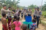 Polda Papua Barat Daya salurkan 10.000 liter air bersih ke panti asuhan