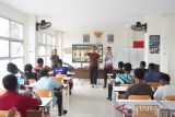 Mahasiswa Unhan latih kedisipilinan siswa Sekolah Rakyat Mimika