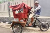Entis rasakan manfaat becak listrik bantuan Presiden Prabowo