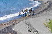 PANTAI PENUH SAMPAH
