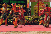 Tari Tempurung pada HUT ke-9 Kota Otonom Tanjungpinang 