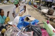 Pemulung Berusia Lanjut