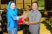 Terima Penghargaan