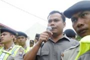 Hadapi Pengunjuk Rasa