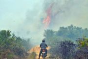 Terhadang Kobaran Kebakaran Lahan