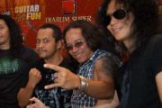 KONSER GITARIS