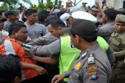 Demo Nelayan Bentrok